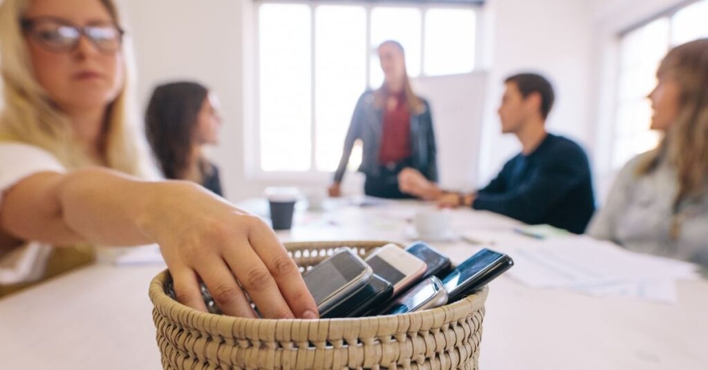 Dijital detoks, son 20 yıllık süreçte bizi esir alan teknolojik cihazlarla yakından alakalıdır.